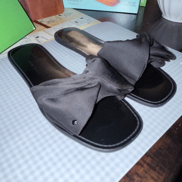 Kate Spade Bikini Bow Sandals - Size 8.5 - New with Box! - Picture 3 of 9